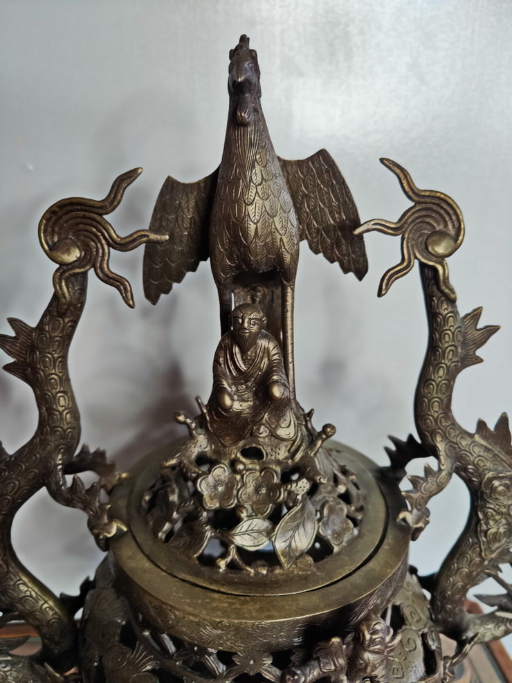 Front view of Pheonix Bird on Lid of Incense Burner
