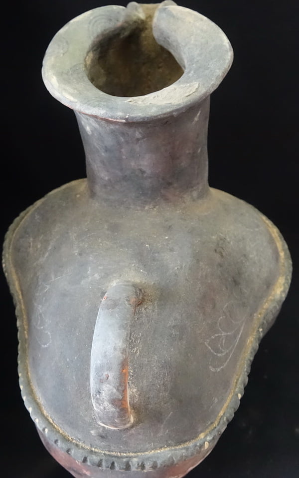 Top view Chinese Shang Dynasty Terracotta Tripod Vessel